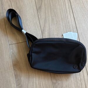 NWT lululemon everywhere belt bag black hardware